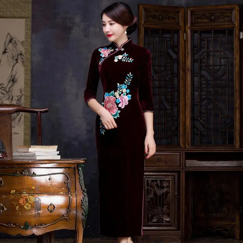 

Vintage Women Slim Velvet Dress Gown Chinese Style Elegant Female Long Qipao Autumn Warm Embroidery Flower Cheongsam S-4XL