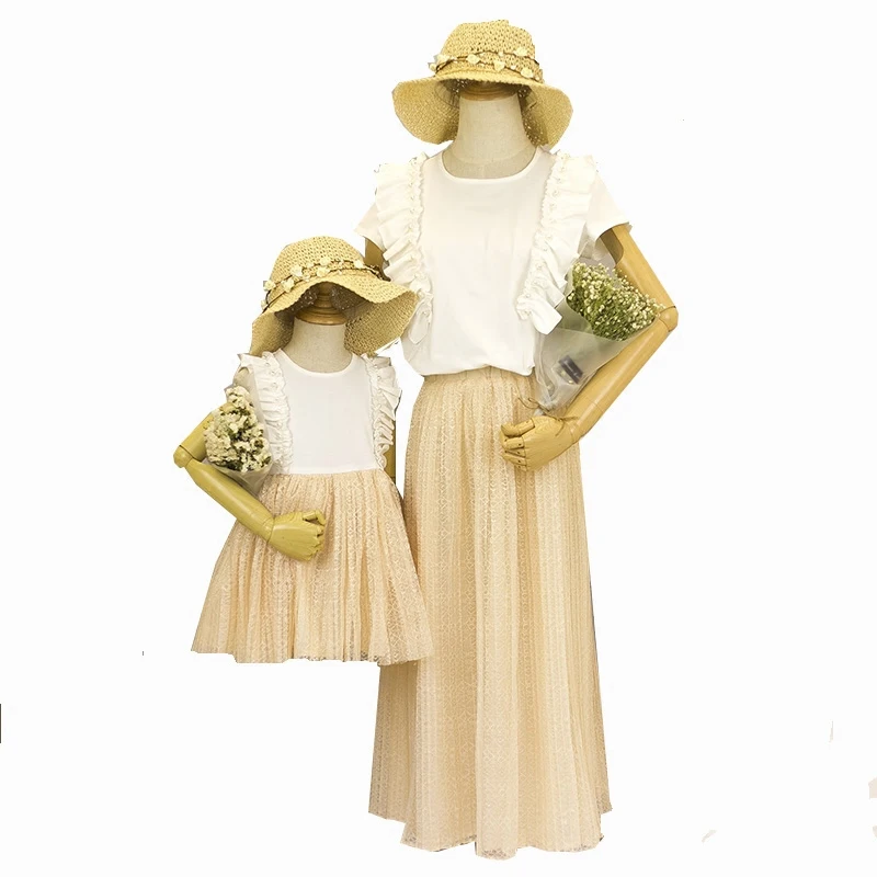 Одинаковые комплекты для семьи платья для мамы и дочки футболка для девочек+ кружевная юбка средней длины, платье Одежда для мамы и дочки Летний стиль