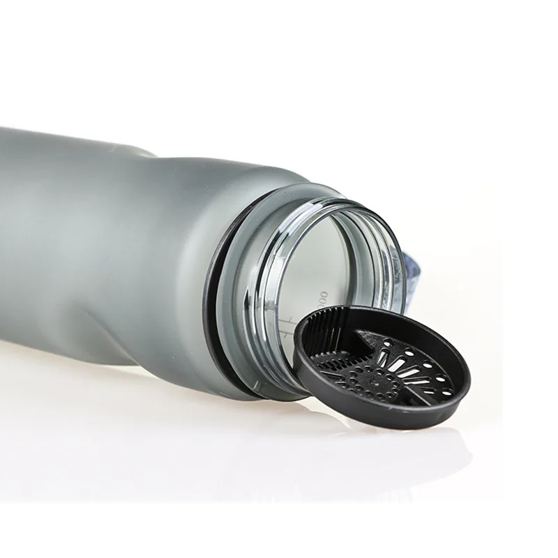 1L Bpa الشحن المحمولة حزام تريتان الشرب مصفاة شاي المياه زجاجة متجمد الرياضة في الهواء الطلق عصير دراجة غلاية فليب فتح غطاء