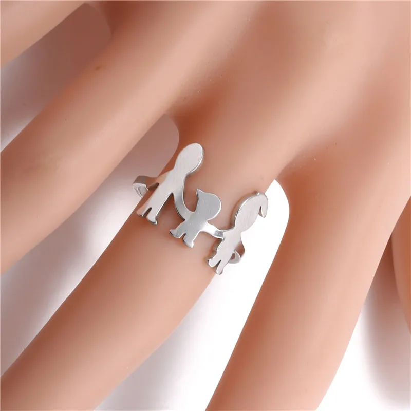 three figure rings (8)