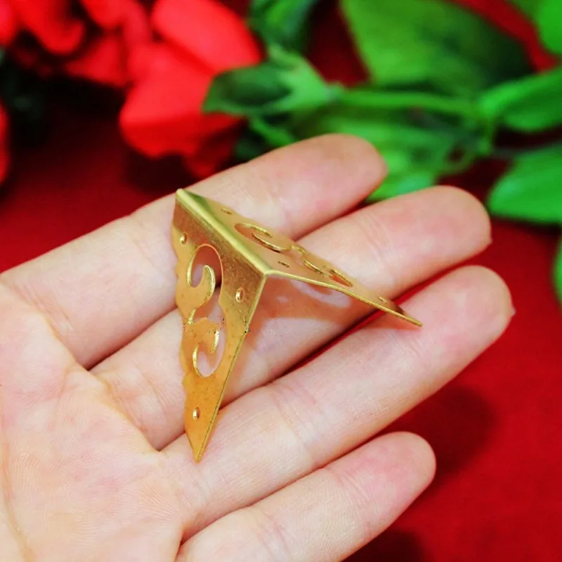 Brass-Legs-30mm-Side-Corner-of-Furniture-Corners-Triangle-Fillet-Gift-Upscale-Decorative-Sheet-Copper-Purses (2)