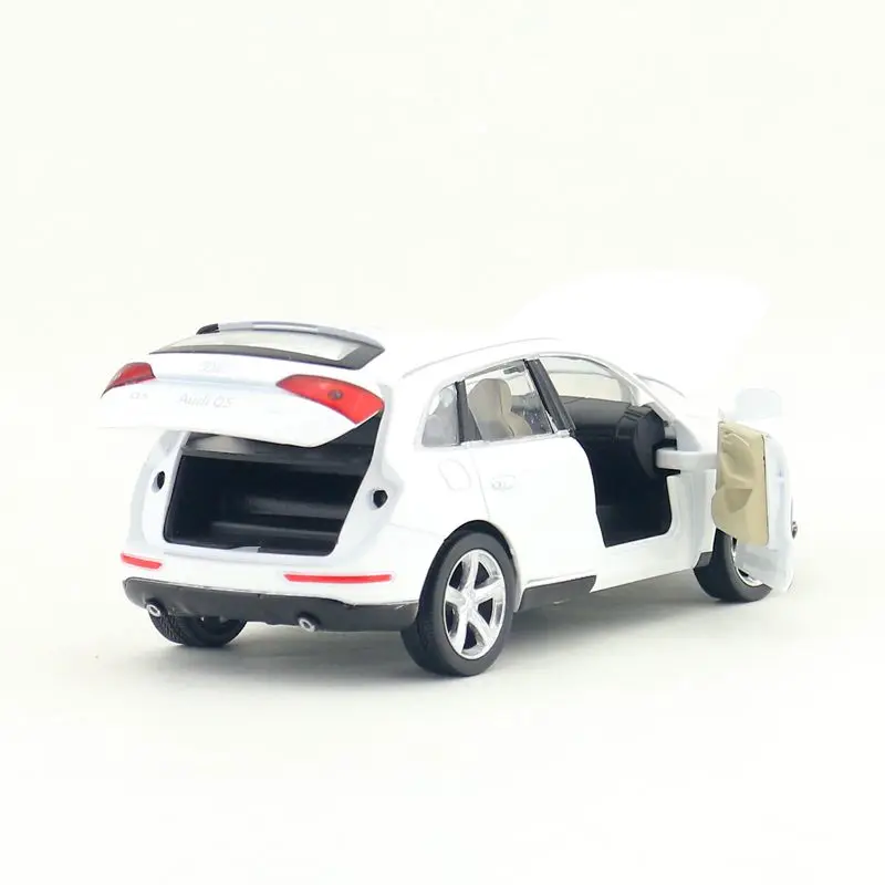Масштаб 1:32/литая металлическая игрушка/спортивный автомобиль Audi Q5 SUV/звук и