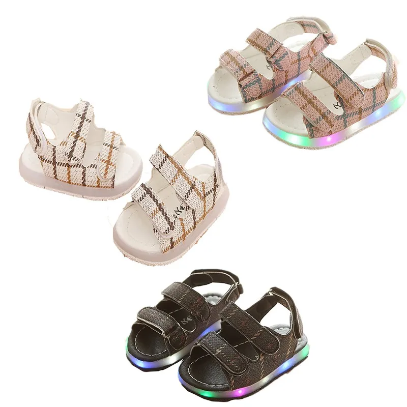 2018 г. сандалии для девочек и мальчиков; Светодиодный светящийся детский пляжный обувь; Летняя детская обувь; милая обувь для девочек;