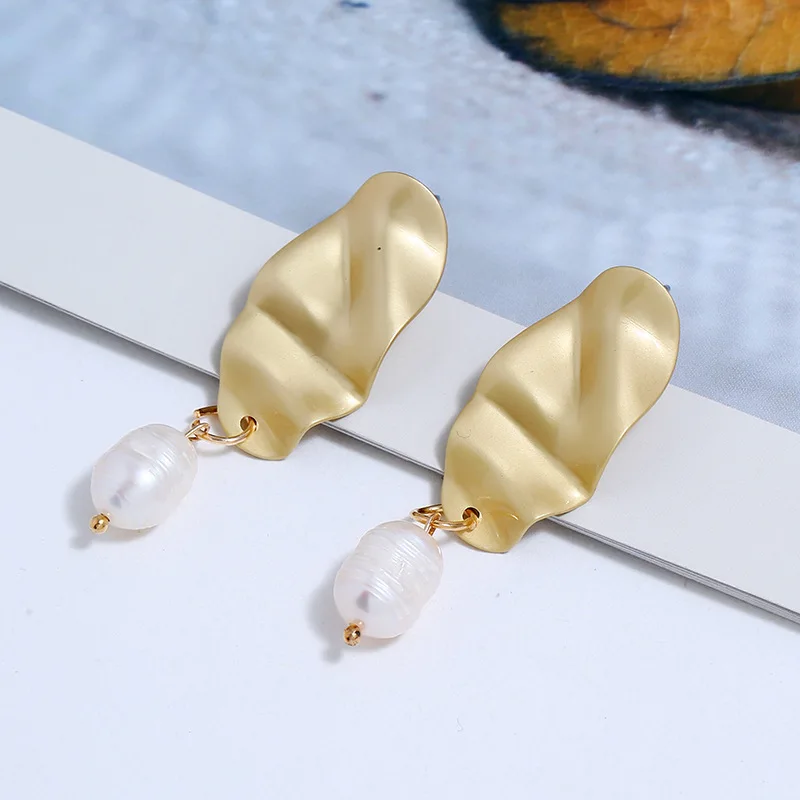 

2019 New Matte Gold Color Long Pendant Personality Earrings For Women Fashion Freshwater Pearl Circle Earings Jewelry Gift