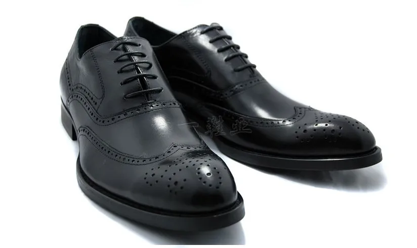 

New Style Men Round Toes Black Lace Up Genuine Leather Dress Shoes Men Carved Summer Breathable Brogue Shoes Free Shipping