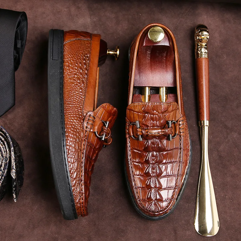 

2018 spring and autumn crocodile pattern men's leather shoes in the high-end British style casual new leather loafers