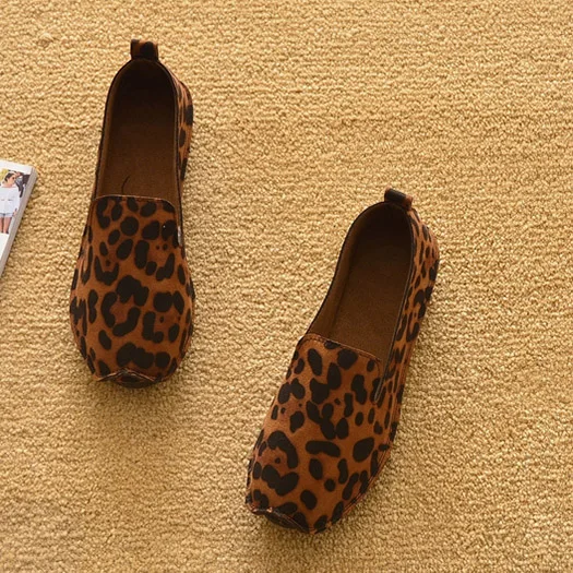 leopard Прогулочные лоферы с леопардовым принтом и круглым носком; дизайнерские китайские женские красивые мокасины; женские замшевые туфли; сезон весна-осень; размеры 9 - Цвет: leopard