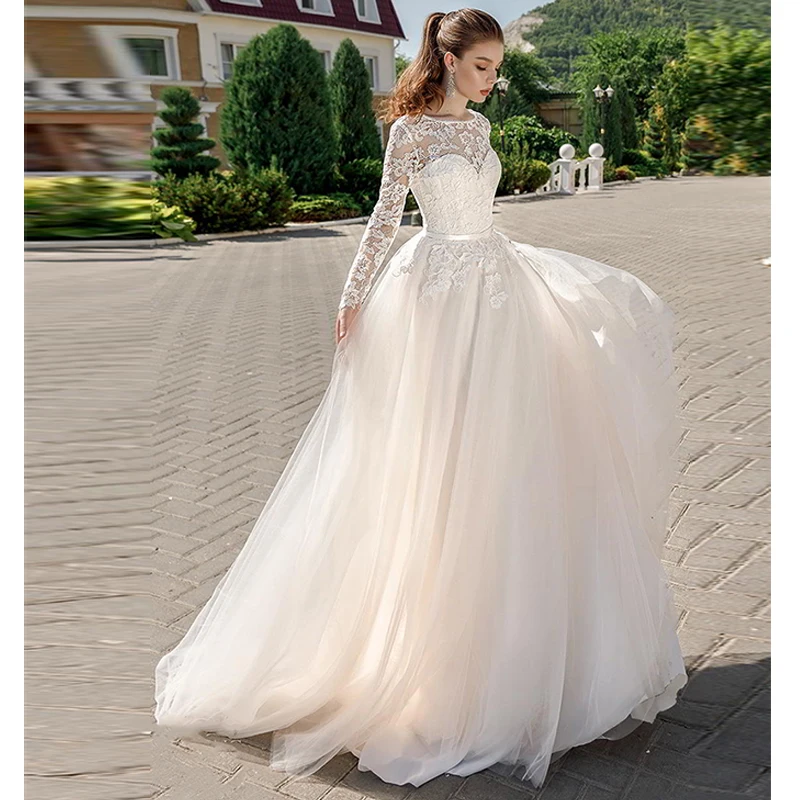 sweetheart neckline long sleeve wedding dress