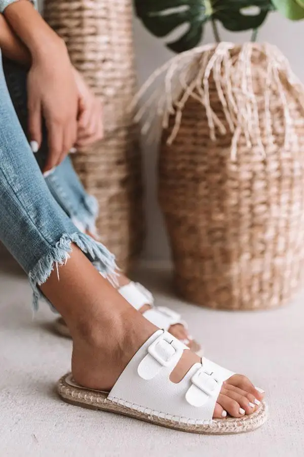 1903086009000-2019031914312200-479c980ethe-mara-sandal-in-white_1024x1024