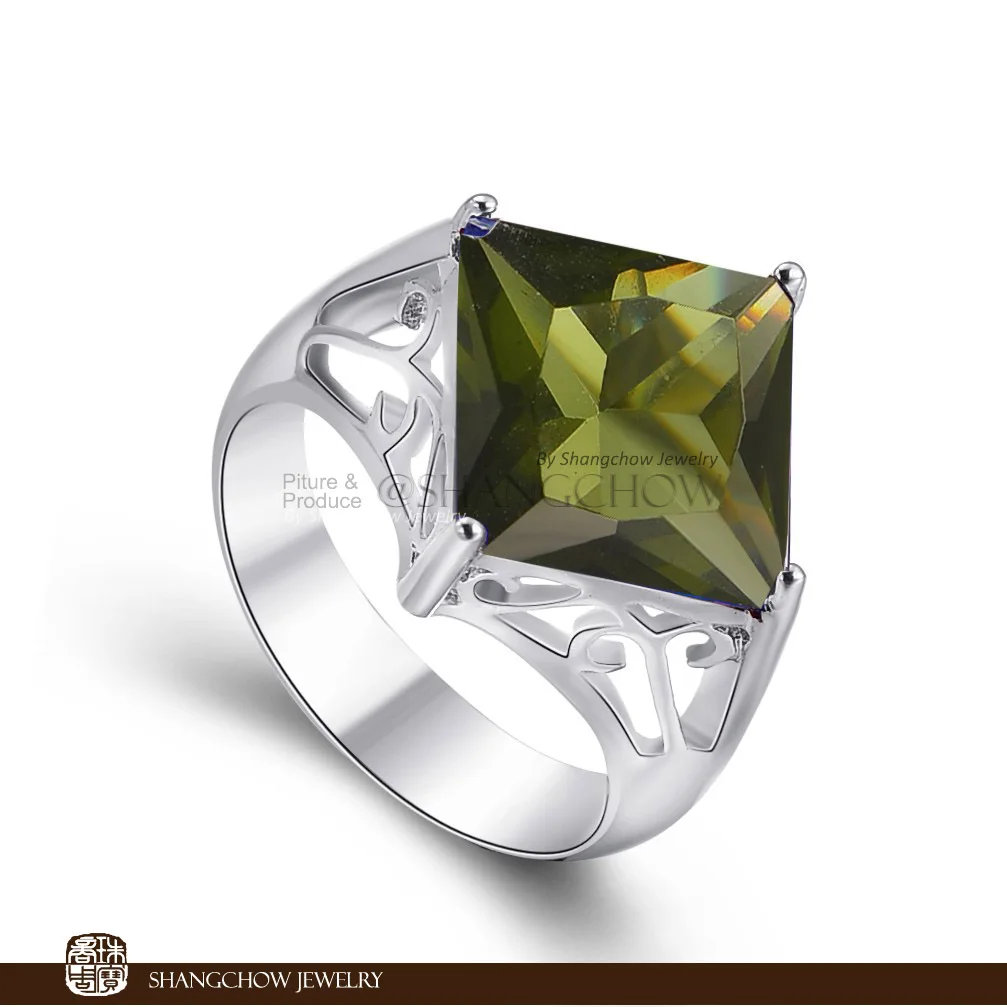 

New Vintage in Fashion Jewelry Peridot 925 Sterling Silver Ring R1195