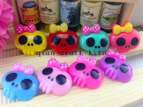 300pcs Skull Resin Cabochon Flat Backs, DIY Supplies, Decoden Candy Kawaii Cabs 17mm Monster High Resin Planar Skull with Bow