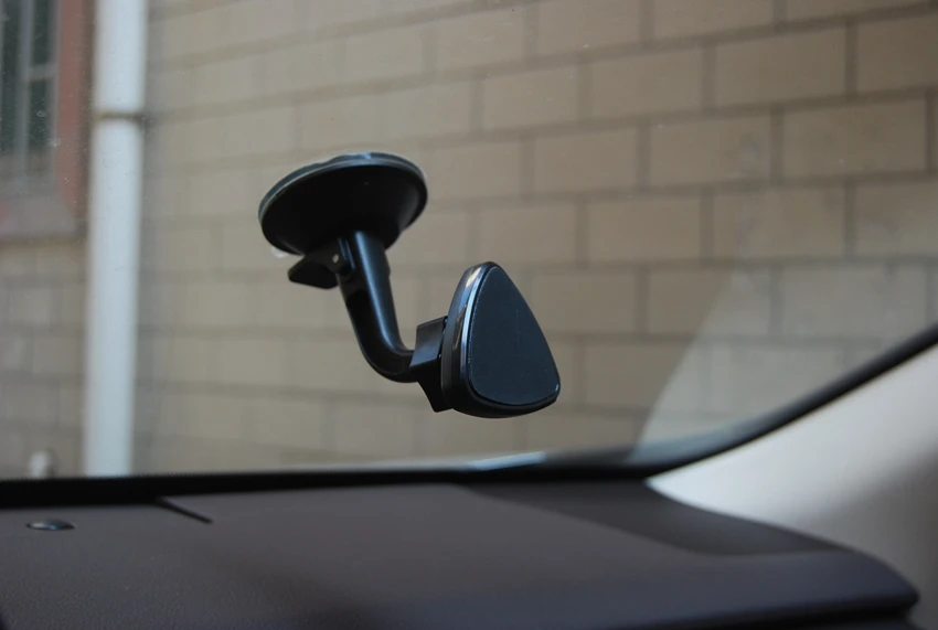 magnetic holder (10)