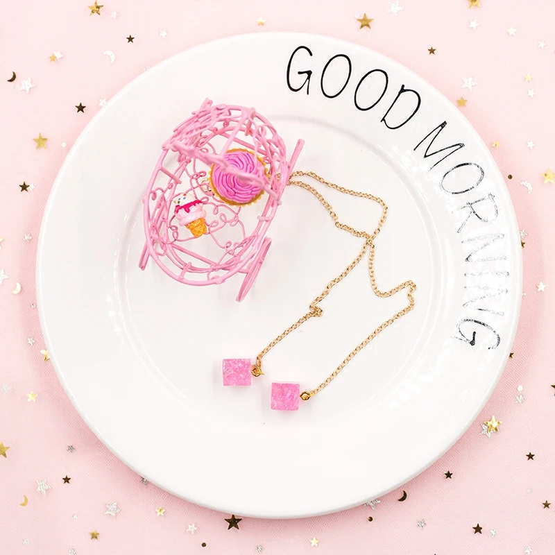 

1PC beautiful Metal strip Small Block Design bookmark Paper Clips Pendant Book decorate Notebook Accessories Gift stationery