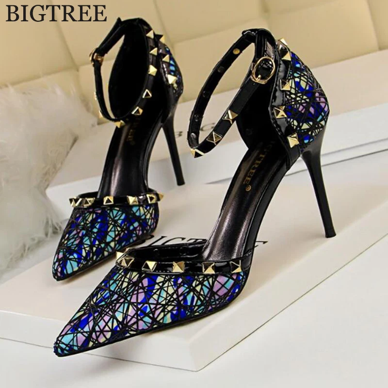

Sexy Hasp Rivet heels Female high-heeled pumps Stiletto high heels Pointed Toe Hollow Ventilation Shoes woman Rivet shoes c612