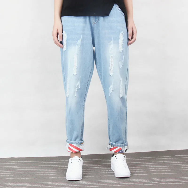Большие размеры 6Xl, Женские джинсы-шаровары с эластичной резинкой на талии, свободные рваные джинсы-шаровары для девушек, светло-голубые повседневные штаны для женщин - Цвет: Light blue 6018