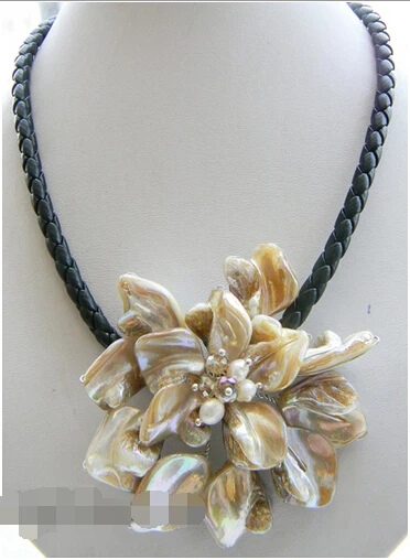 

Free shipping >>>>>17''70mm hand-made white Shell Flower Necklace