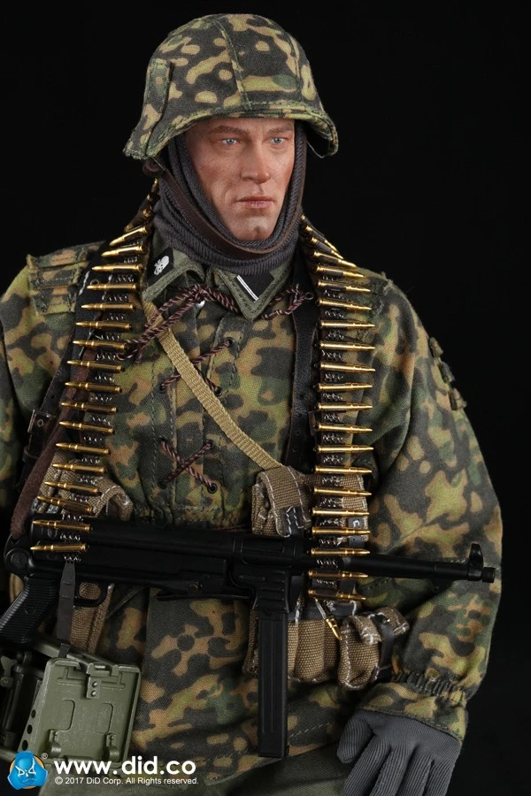

DID D80125 German Panzer-Division MG34 Gunner Ver. B "Baldric" 1/6 Figure