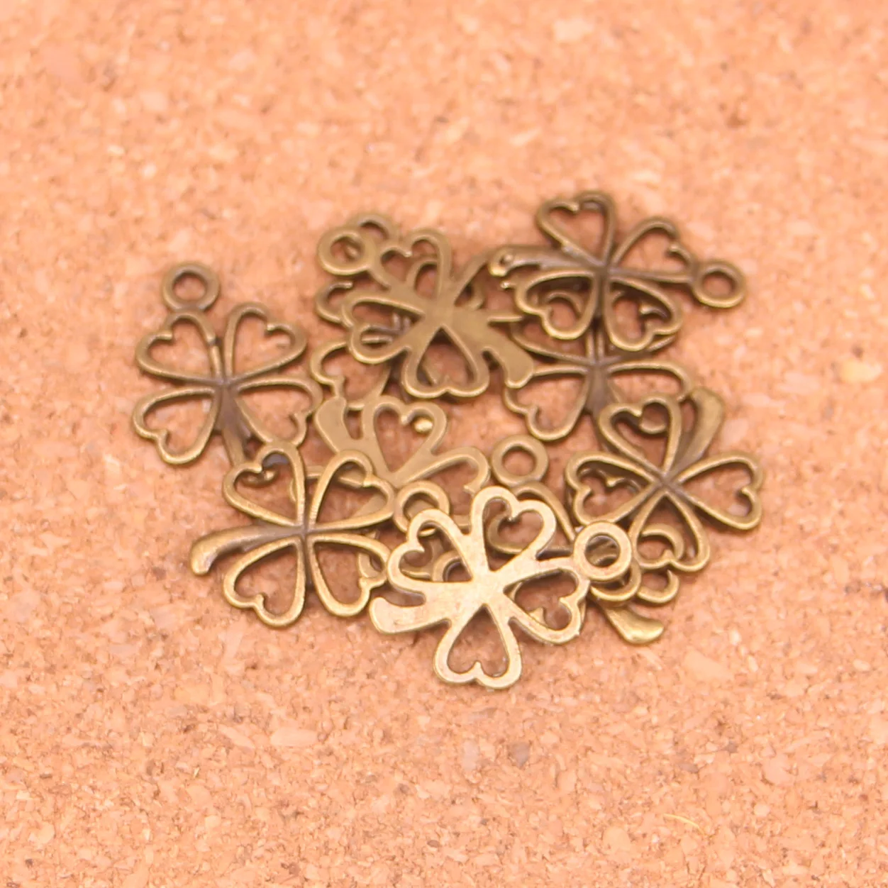 

35pcs Antique Bronze Plated flower clover Charms Pendant Zinc Alloy Vintage Jewelry Findings Accessories Parts 12*17mm