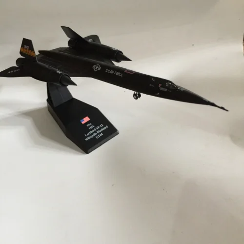 

YJ 1/144 Military Model Toys SR-71 Blackbird Surveillance Aircraft Diecast Metal Fighter Model Toy For Gift/Collection
