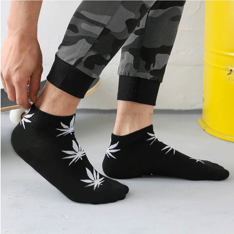 Harajuku-Women-Socks-Maple-Leaf-Socks-Women-Casual-Cotton-Short-Socks-Fashion-Weed-Socks-Women(3)