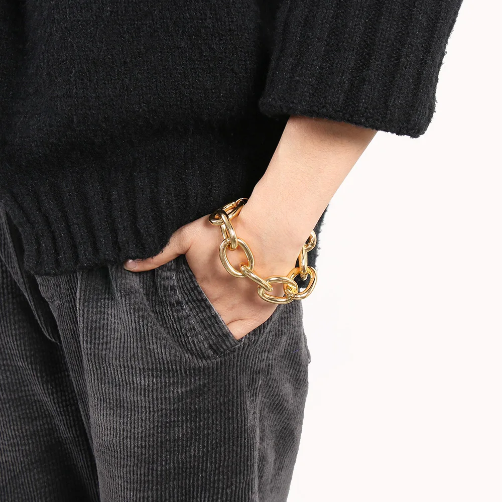 

Hot Sale Link Chain Retro Exaggerated Punk Metal Item Necklace Female Simple Chain Geometric Personality Necklace Shackles New