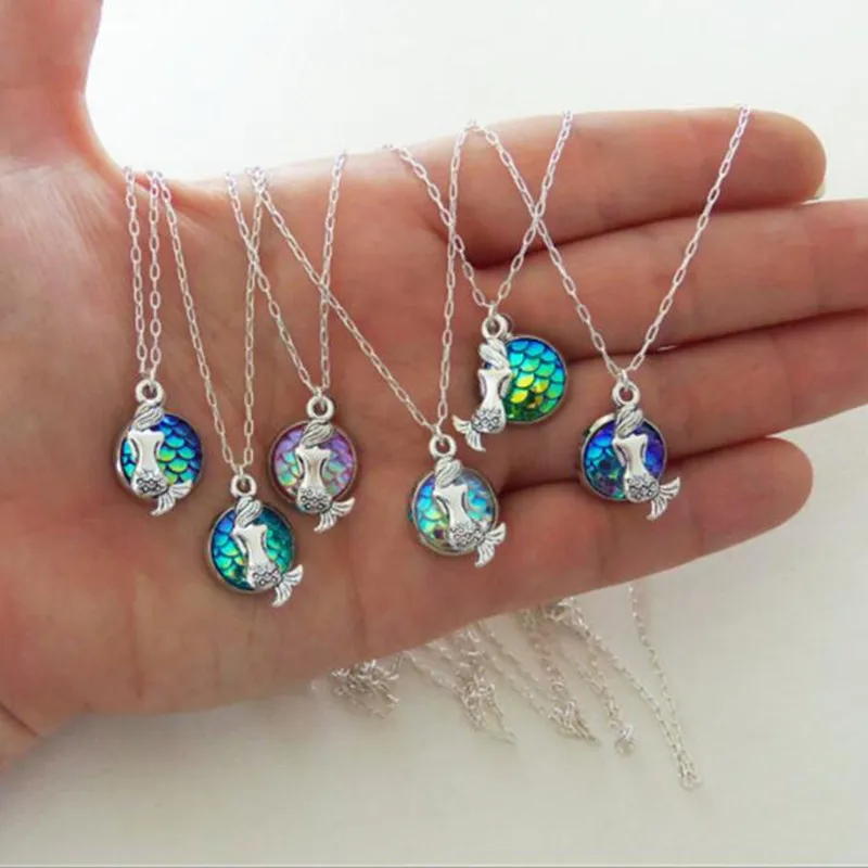 

Trendy Sitting Holographic Mermaid Necklace Shimmery Mermaid Scales Fish Choker for Women Girls Party Jewelry Gifts