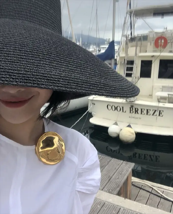 

2019 New women gold round brooches big brand fashion jewelry