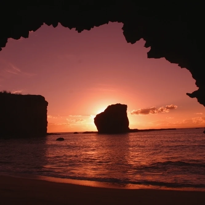 Hawaii  Lanai  Pu'u Pehe  Sweetheart Rock Sunrise Poster Print (36 x 24)