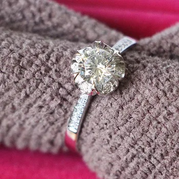 

Au750 Golden Jewelry Bridal Ring Wedding Accessory 0.5Ct Moissanite Test Positive Ring Solid 18K 750 White Gold Promise Ring