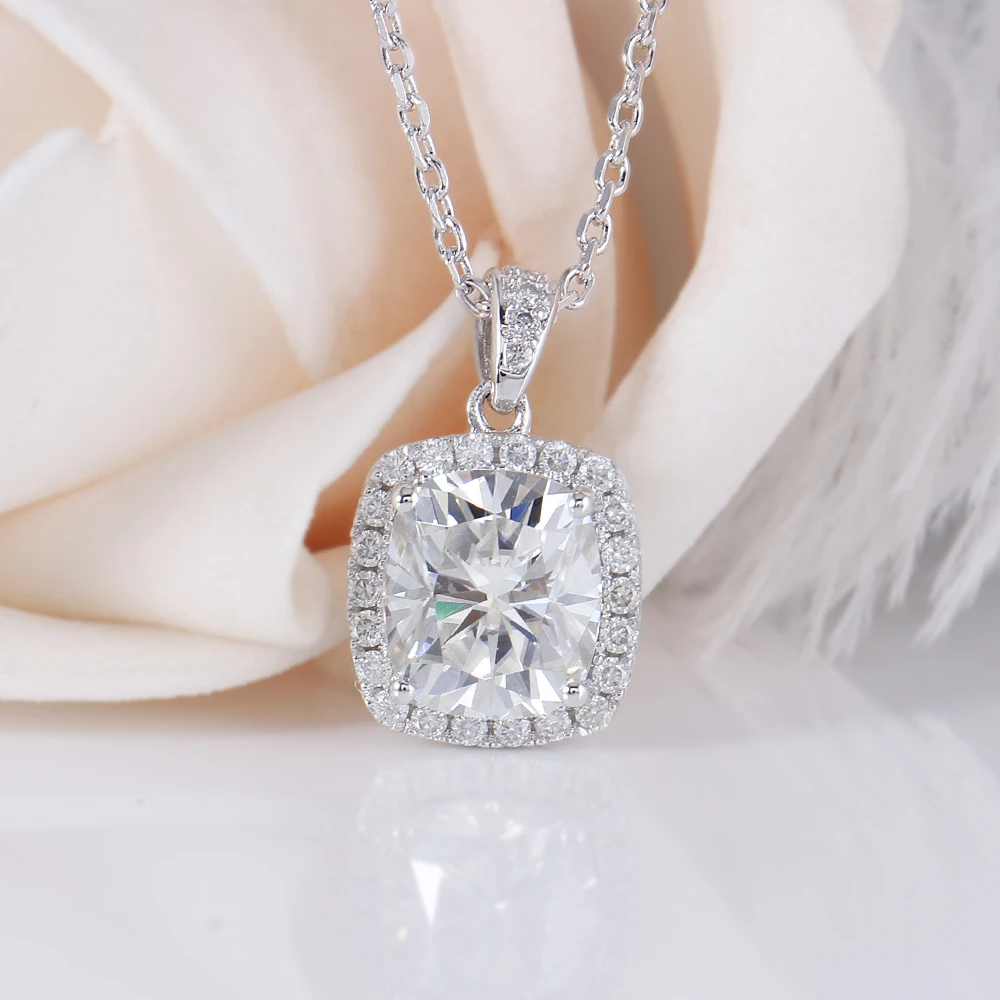 Cushion Cut Moissanite Halo Pendant Necklace(6)