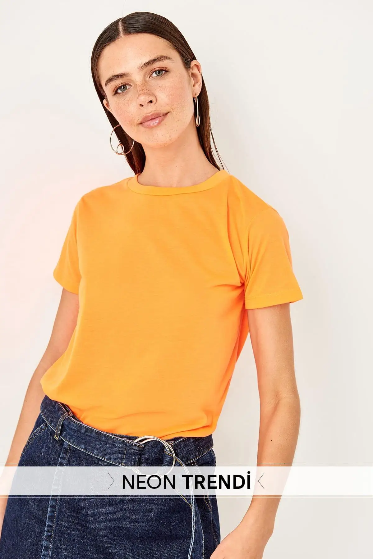 

Trendyol Orange Cycling Neck Basic Knitted T-Shirts TWOSS19WP0024