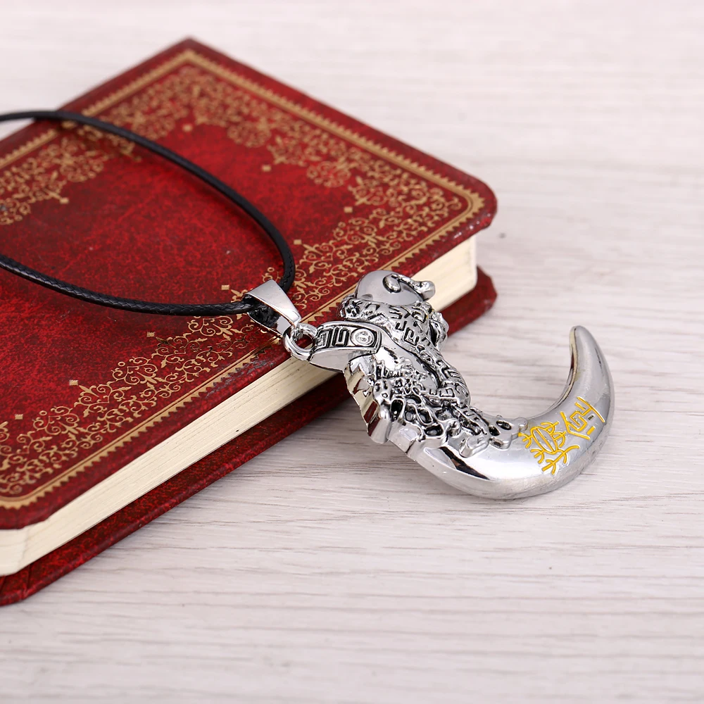 

12pcs/lot Wolf Tooth Metal Necklace Silver Pendant Cosplay Accessories Jewelry Gift