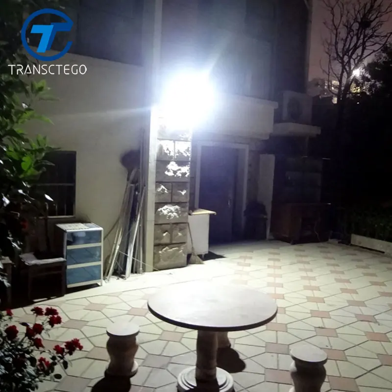 Светодиодный уличный светильник TRANSCTEGO на солнечной батарее