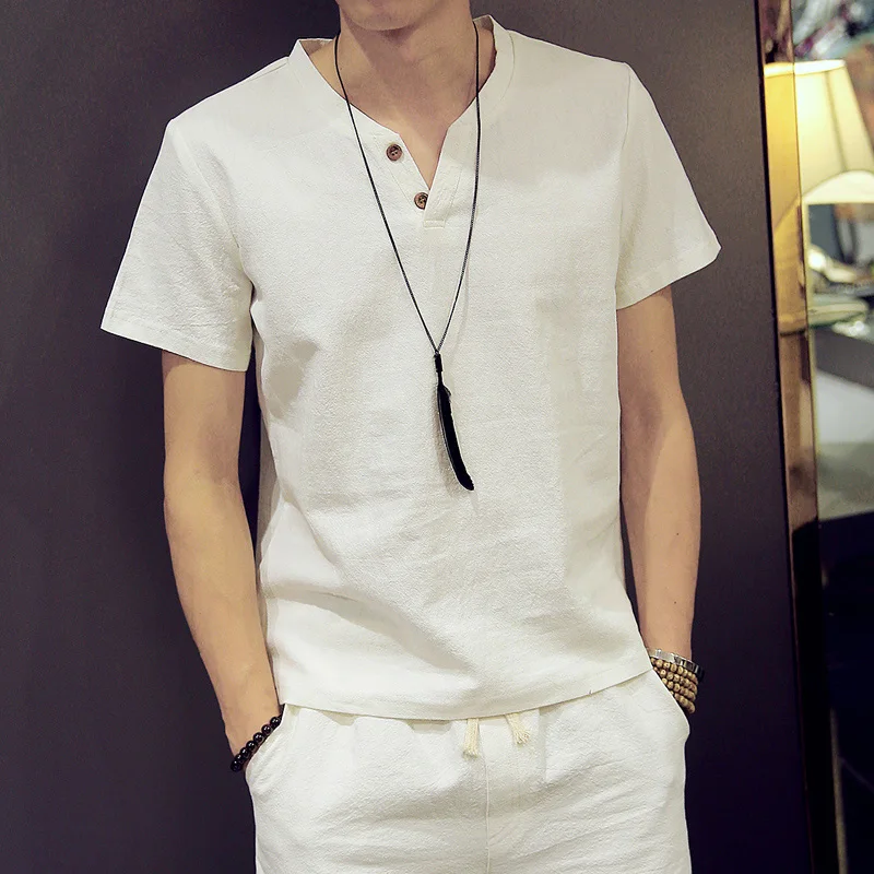 

In the summer of 2018 V is gotten flax material short sleeve T-shirt man big yards of cotton and linen
