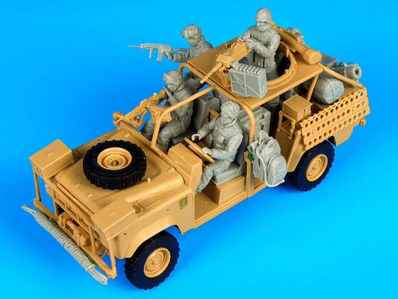 

Unassambled 1/35 MODERN US Crew (4 Figures) AND Accessories (NO CAR ) Historical Resin kit miniature model Unpainted