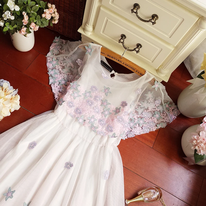 Летнее милое цветочное вышитое Сетчатое кружевное платье с рукавами-плащами милое платье принцессы феи с круглым вырезом и оборками тонкое Плиссированное женское платье