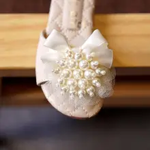 С цветочным узором для девочек в Корейском стиле; модные кожаные шлепанцы бусины из слоновой кости, симпатичный жемчуг, как ваша маленькая принцесса домашняя обувь Гуанчжоу Нескользящая пляжная обувь