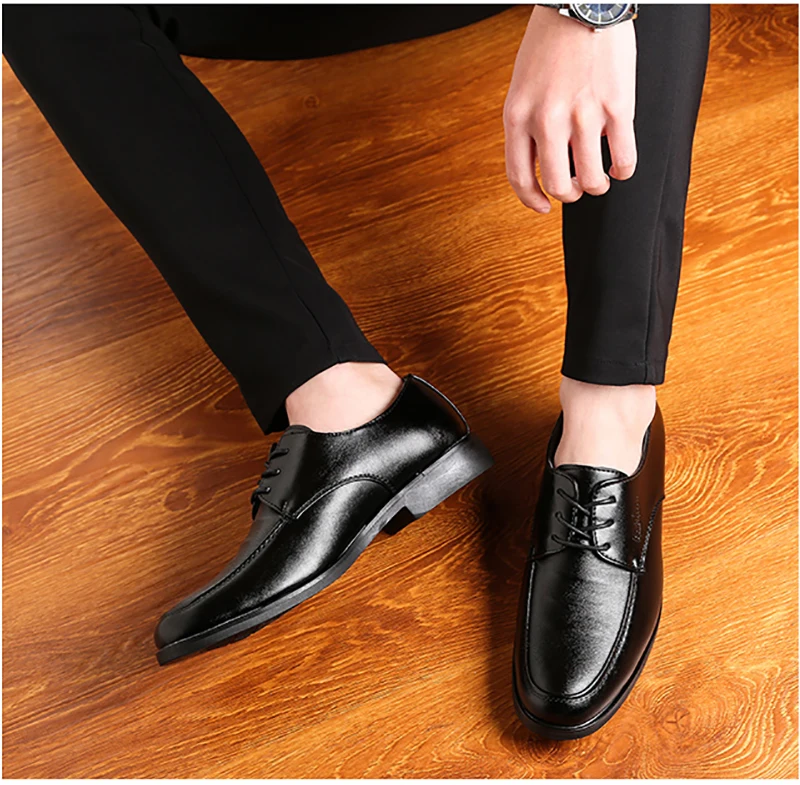 Meigoumeigou Для мужчин Повседневная кожаная обувь ручной работы; новые модные мужские модельные туфли со шнуровкой и Бизнес обувь Для мужчин удобные свадебные туфли