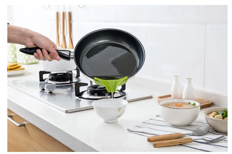 

1PC New Anti Leakage Kitchen Pot Round Deflector Edge Creative Liquid Silicone Funnel Cooking Practical Kitchen Tools OK 0258