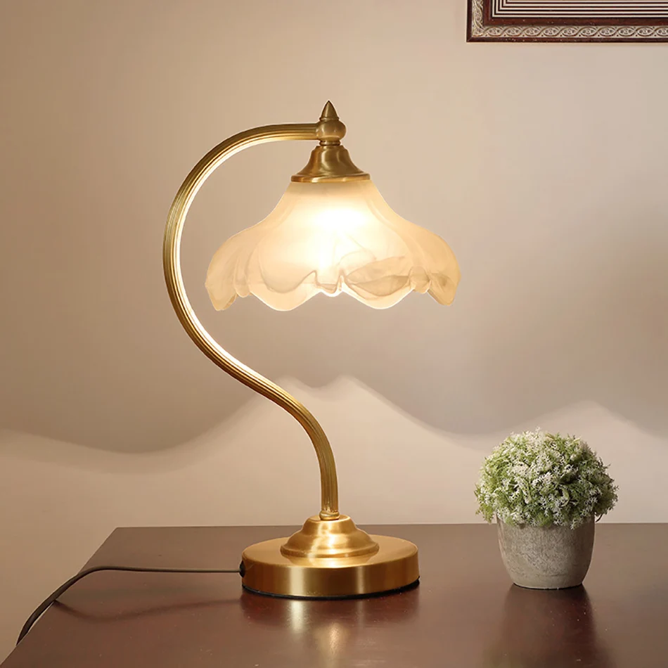 

LED lamps, interior decoration, LED table lamp, bedroom bedside lighting, rural retro study, warm modern, simple copper material