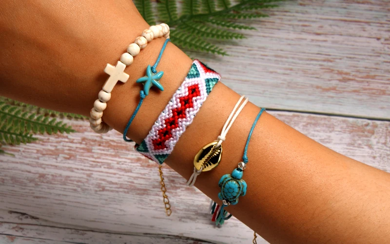 MOON GIRL 5 Pieces Puka Shell Bracelet Set Turtle Starfish Cross Beads Boho Weave Bracelet for Women Friendship Jewelry Dropship