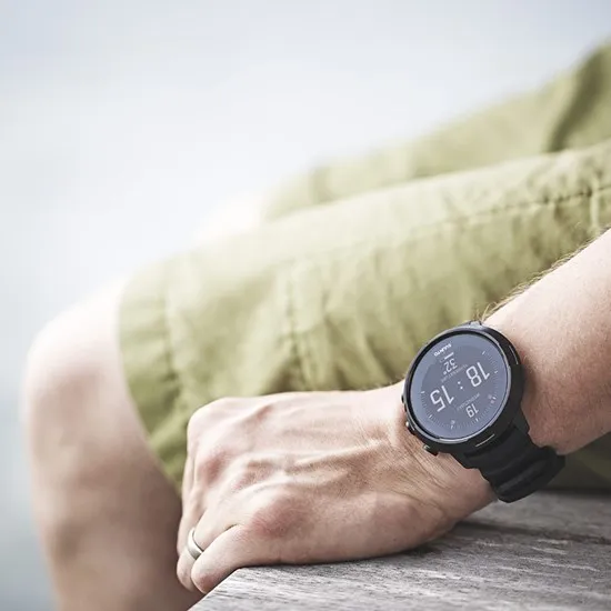 suunto-d5-all-black-on-wrist-1