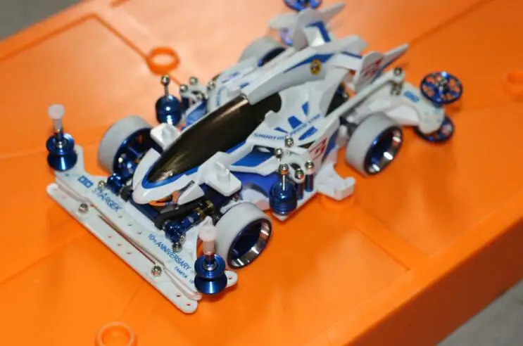 Съемка с гордой звездной подвеской tiiya Mini 4WD модель автомобиля 18641 ма