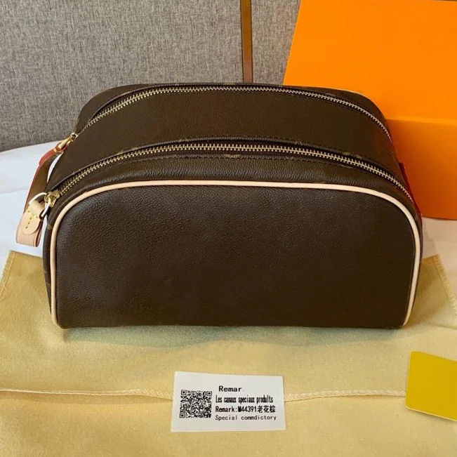 

Genuine Leather Cosmetic bag make up bag Storage bag High capacity travel organizer toilettas toiletry Brand luxury Mandatory