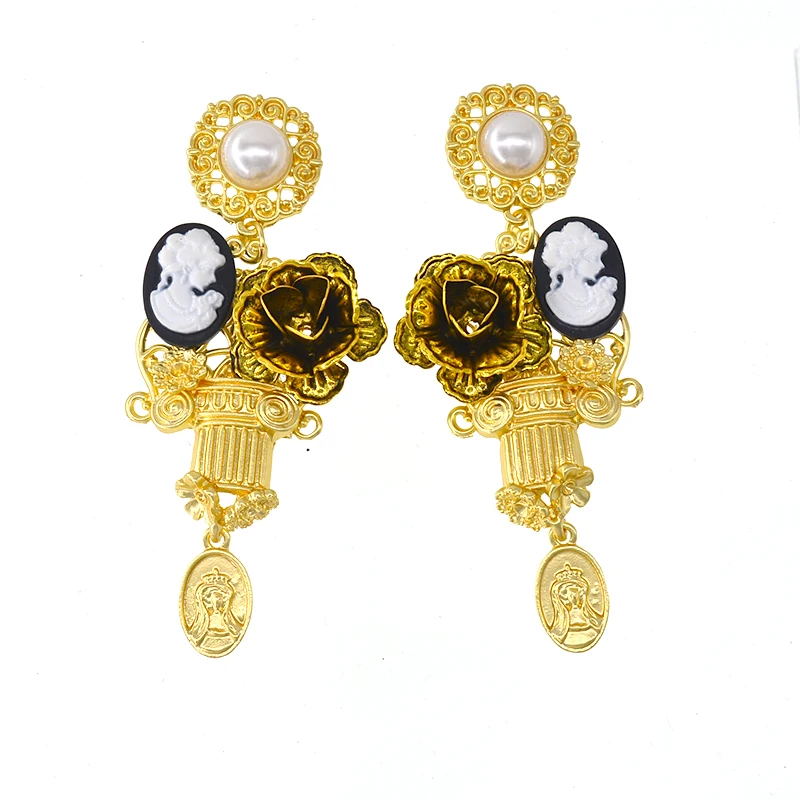 

New fashion European and American baroque retro crystals earrings exaggerated ear ornaments retro long earrings