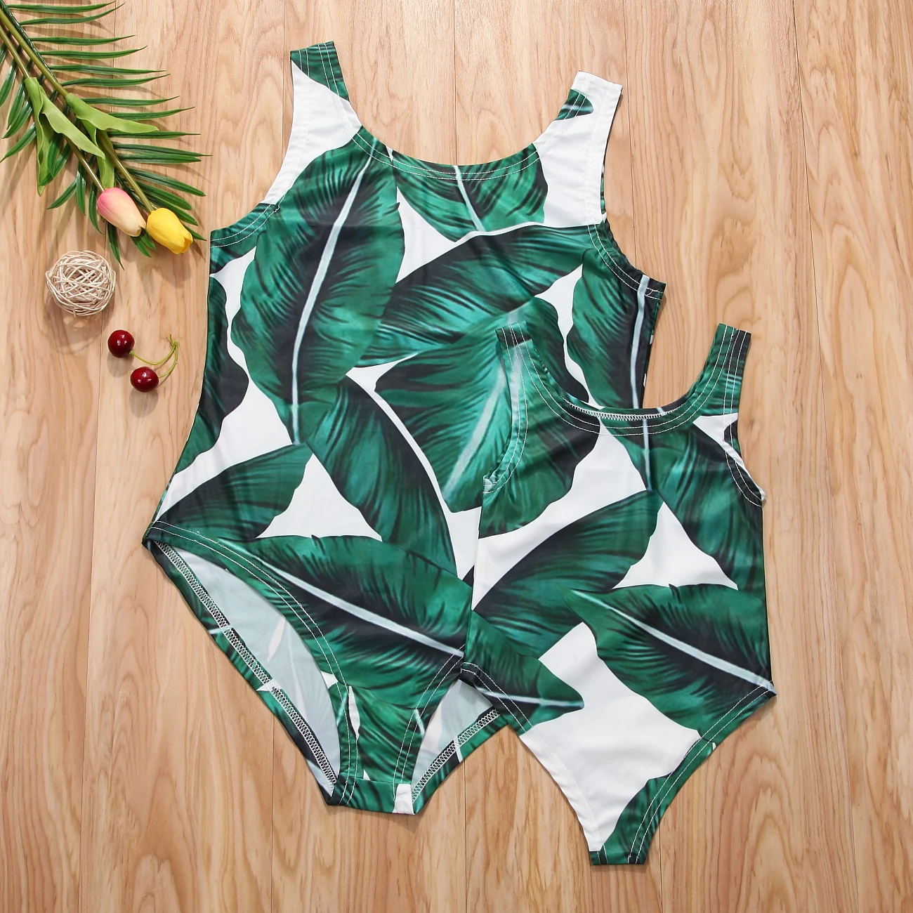 

Family Matching Swimwear Mother Daughter Women Girls Baby Swimsuit Bikinis Green Leaves Print One-Piece Bathing Suits Bodysuits