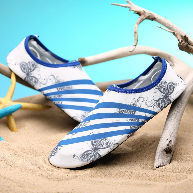 للجنسين رياضية السباحة مصباح إضاءة يعمل تحت الماء الرياضية أكوا أحذية تصفح النعال المنبع التخييم رياضية للرجال النساء