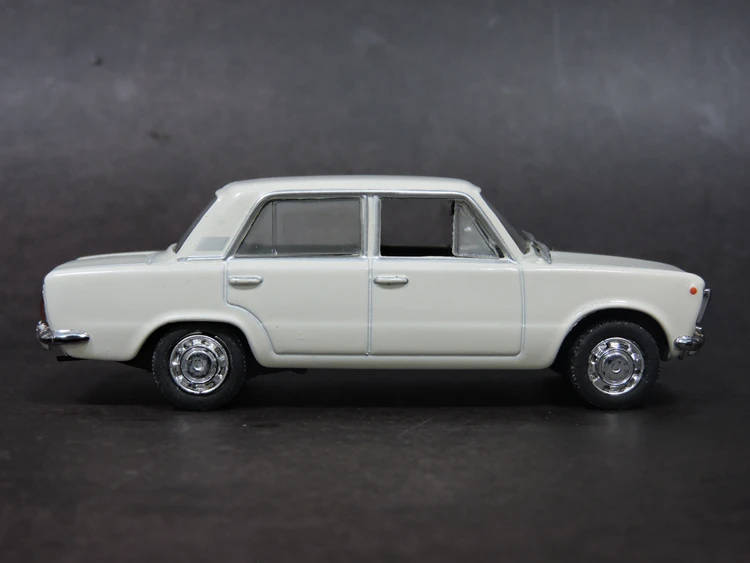 Автомобильная модель Fiat Fit 125p из сплава мастер автосалон коллекционные товары