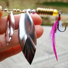 2PCS 6.5cm Fishing Lure Metal Spinner Spoon Hard Bass Baits Sequins Noise Paillette with Feather Treble Hook Tackle for Fishing