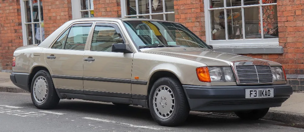1988_Mercedes-Benz_300d_Diesel_Automatic_3.0_Front 